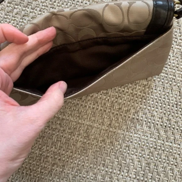 Authentic COACH Purse Signature C Material - Picture 4 of 8